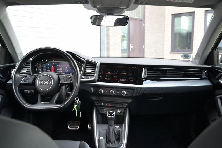 Vehicle Image 9