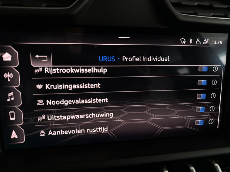 Vehicle Image 32