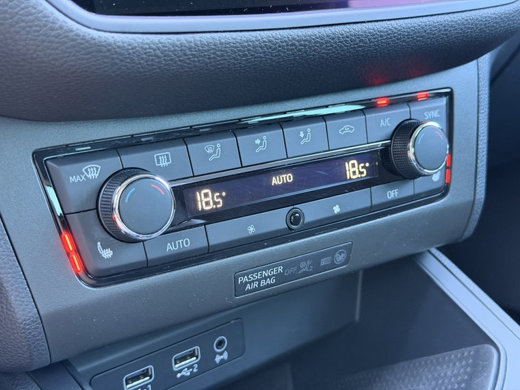 Vehicle Image 28