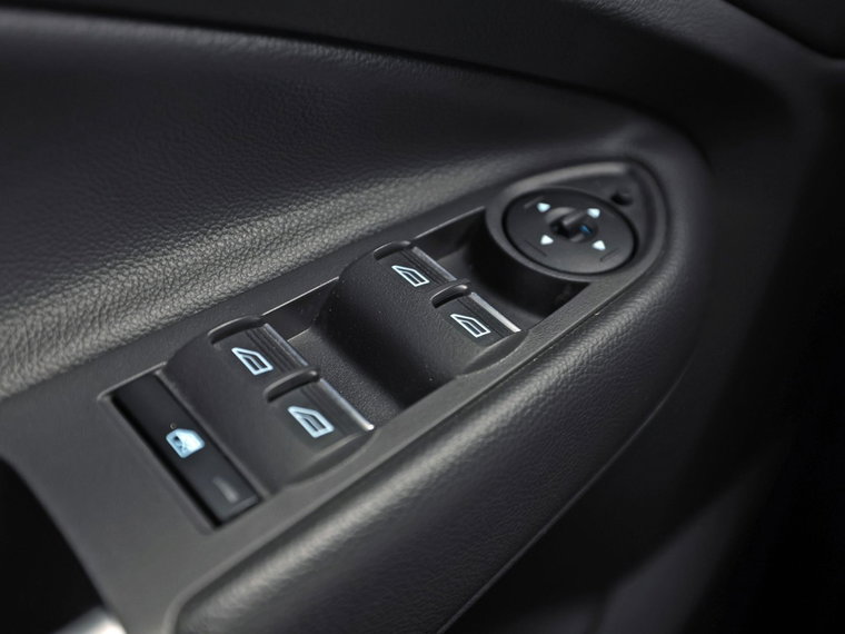 Vehicle Image 25