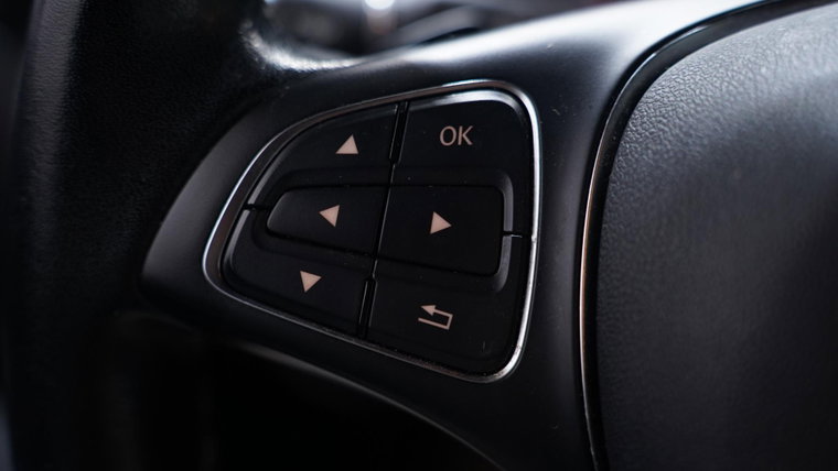 Vehicle Image 25