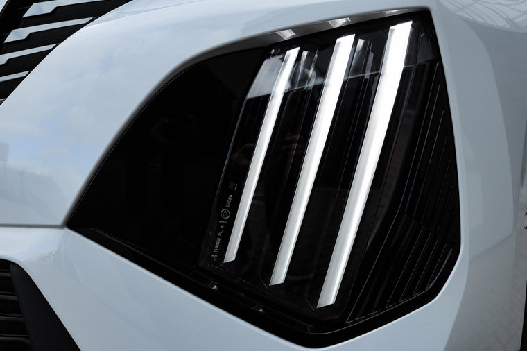 Vehicle Image 9