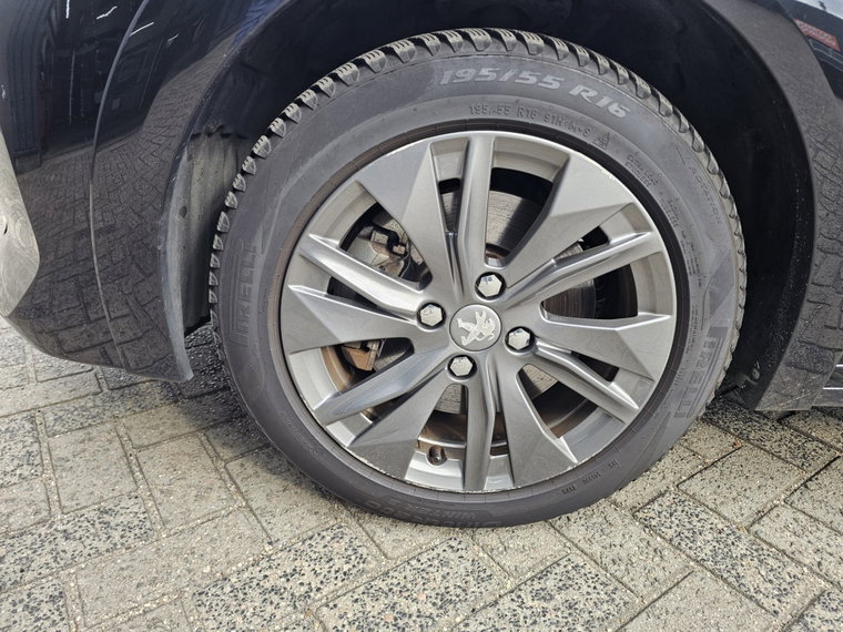 Vehicle Image 16