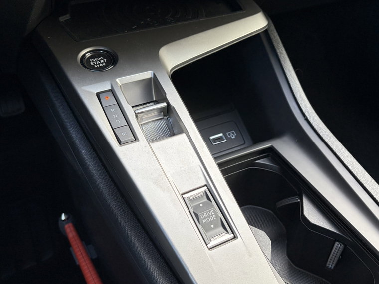 Vehicle Image 32