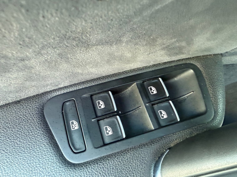 Vehicle Image 28