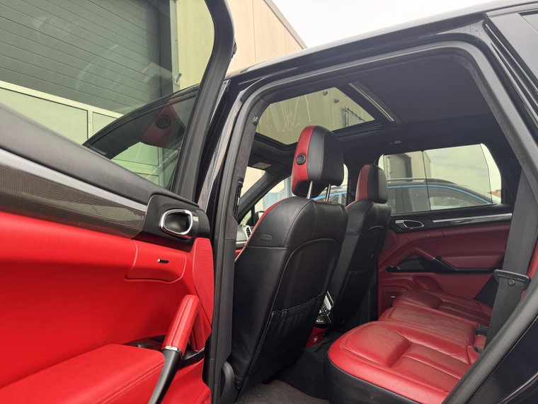Vehicle Image 25