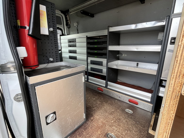 Vehicle Image 32