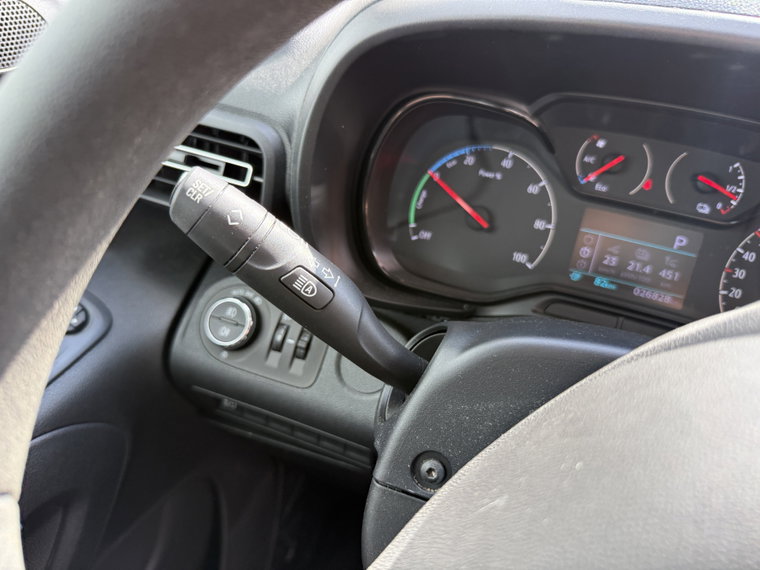 Vehicle Image 25