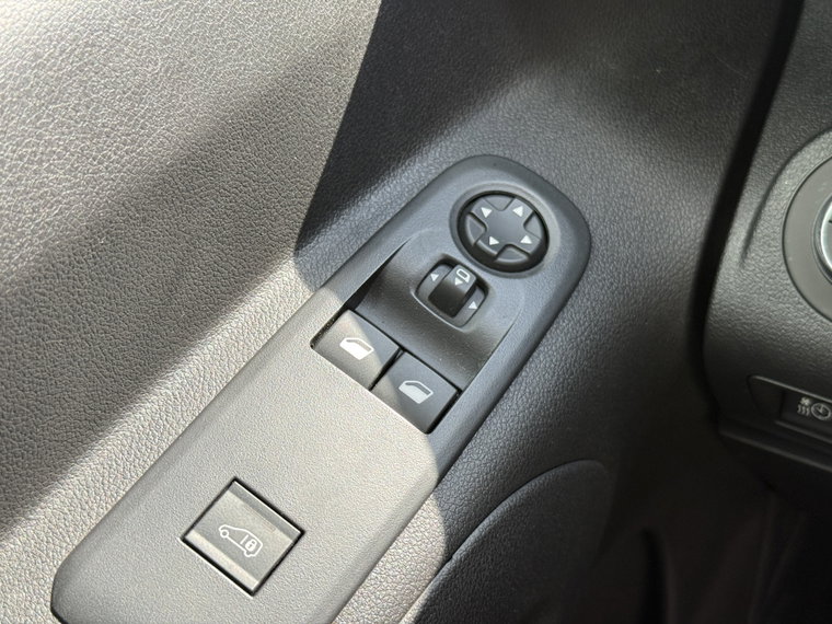 Vehicle Image 28