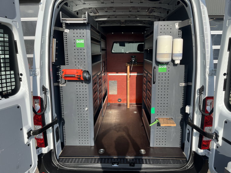Vehicle Image 25