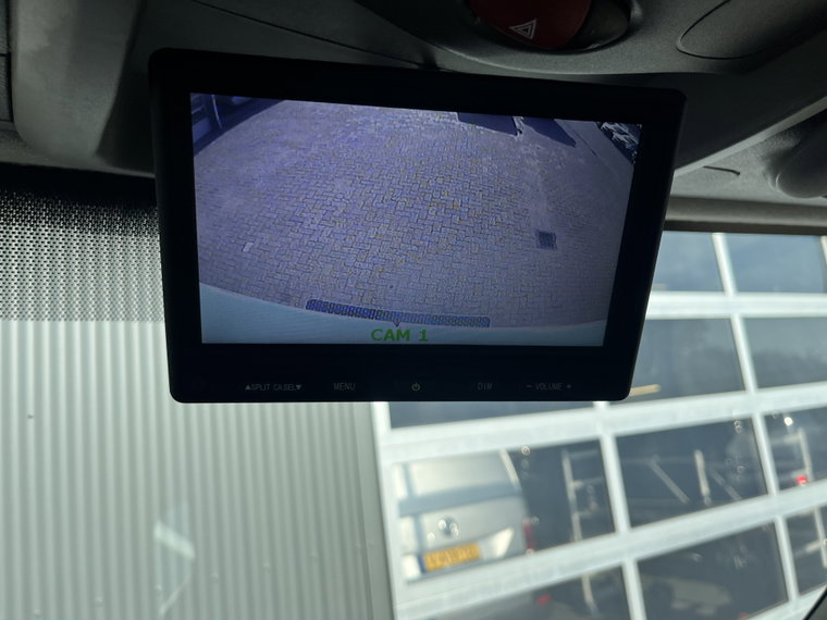 Vehicle Image 32