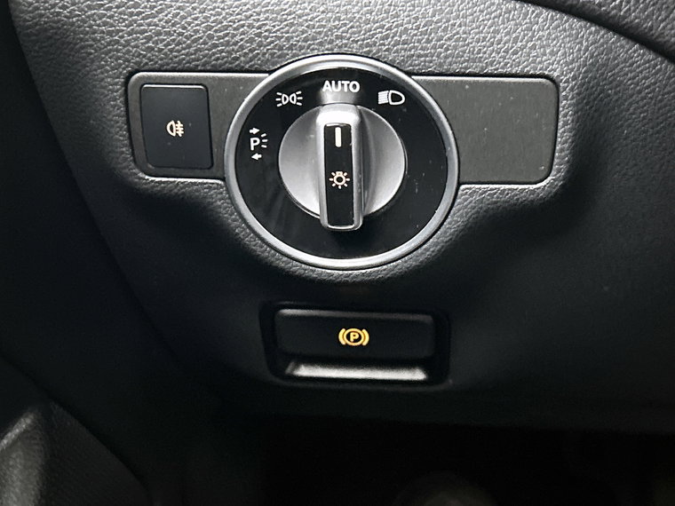 Vehicle Image 28