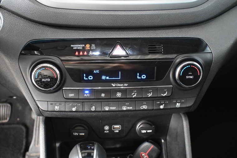 Vehicle Image 25