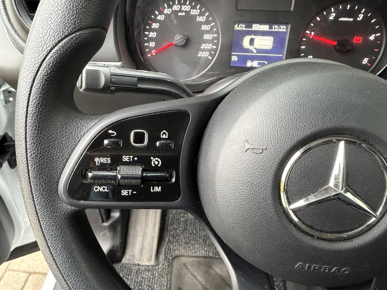 Vehicle Image 38
