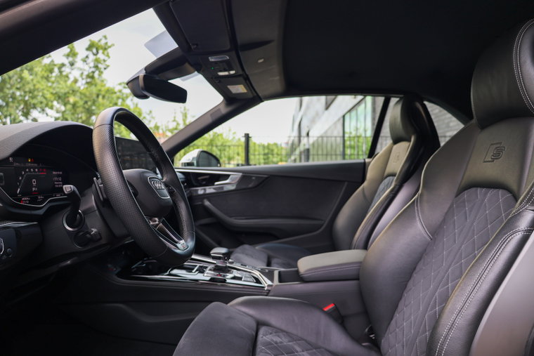 Vehicle Image 9
