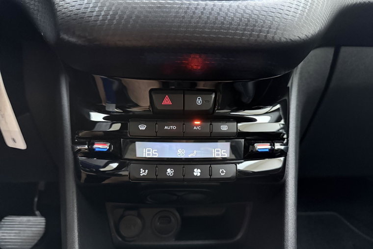 Vehicle Image 24
