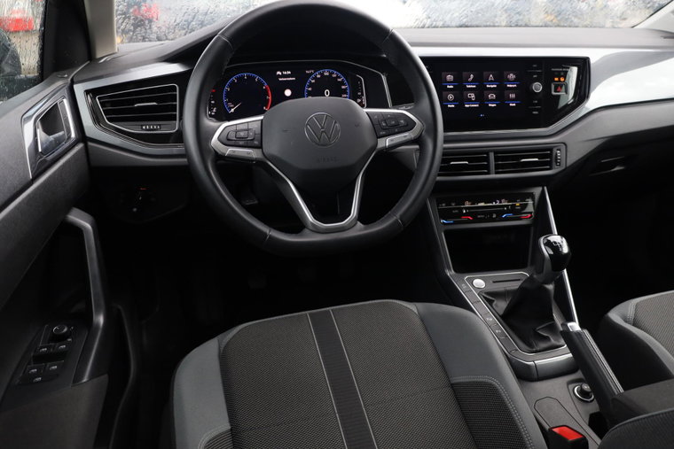 Vehicle Image 21