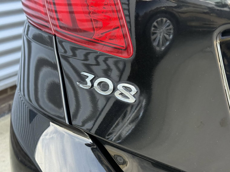Vehicle Image 32