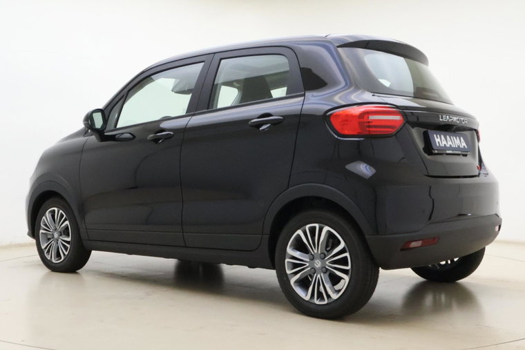 Vehicle Image 12