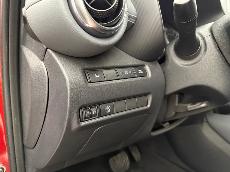 Vehicle Image 25
