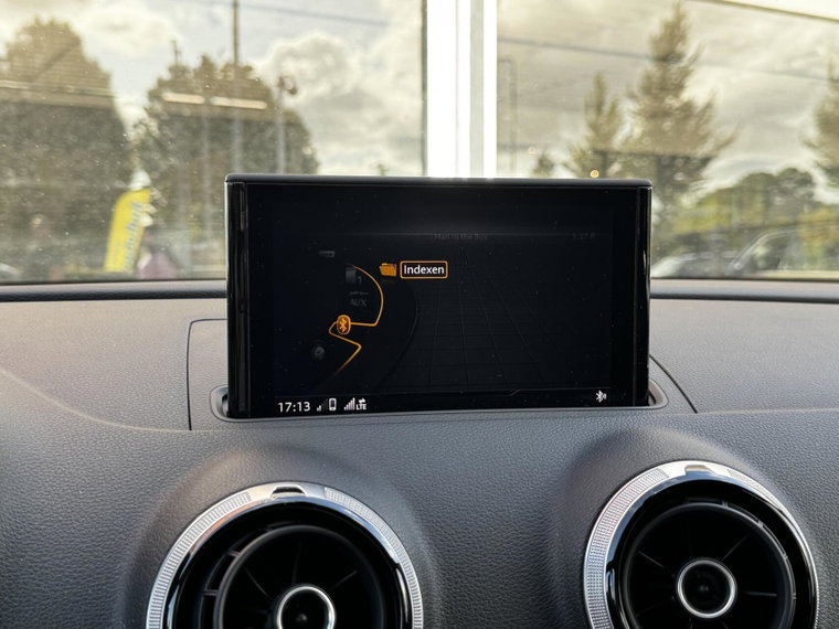 Vehicle Image 32
