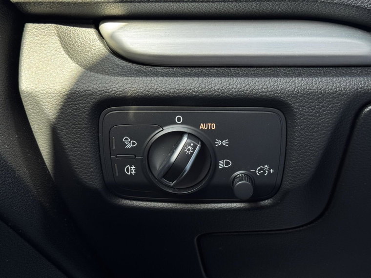 Vehicle Image 33