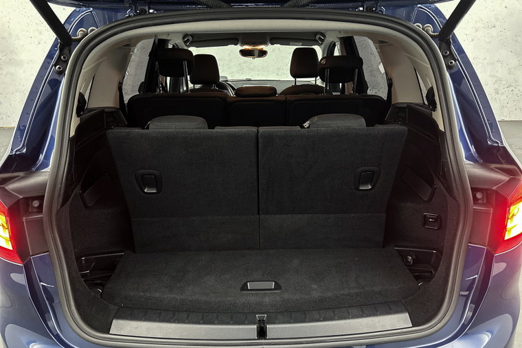 Vehicle Image 16