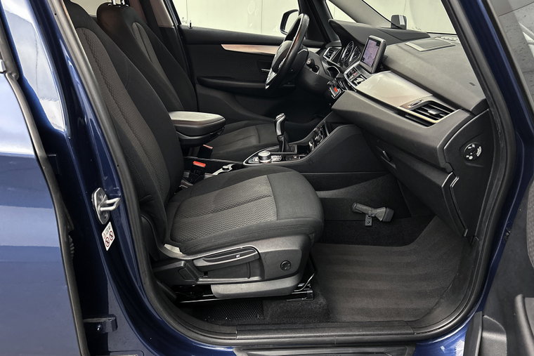 Vehicle Image 32