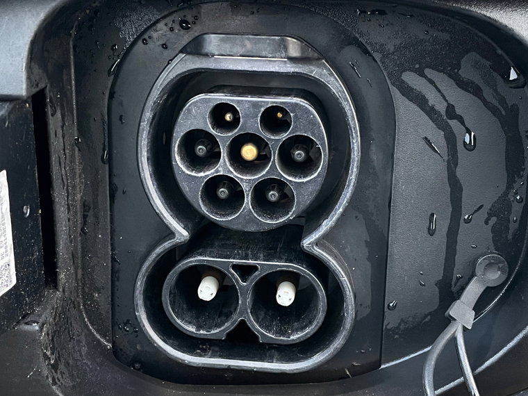 Vehicle Image 25