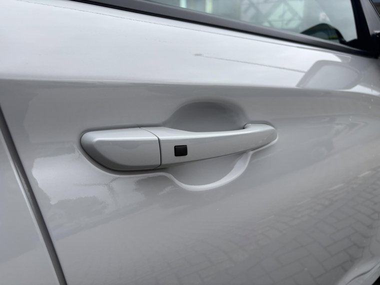 Vehicle Image 33