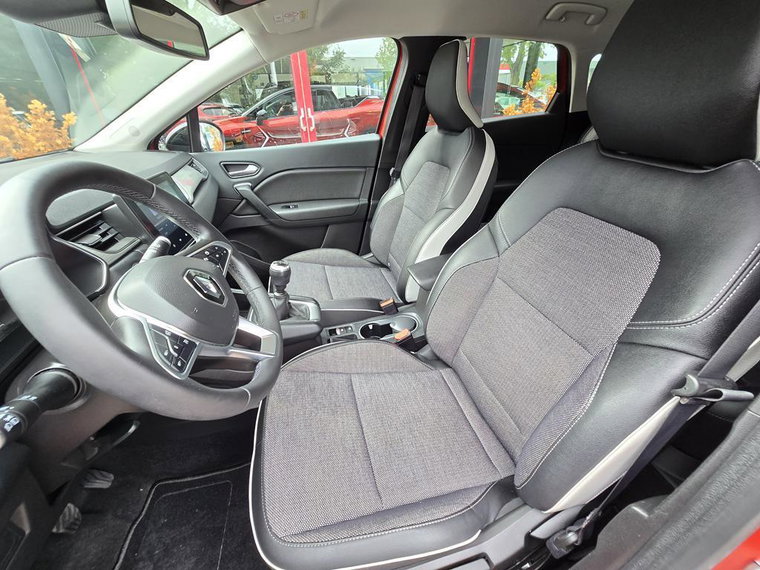 Vehicle Image 12