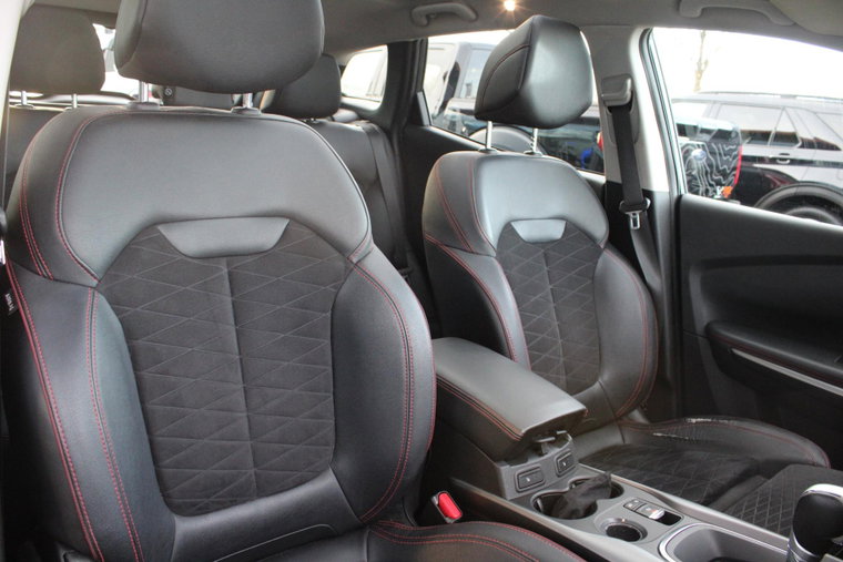 Vehicle Image 13