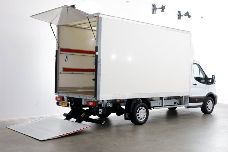 Vehicle Image 12