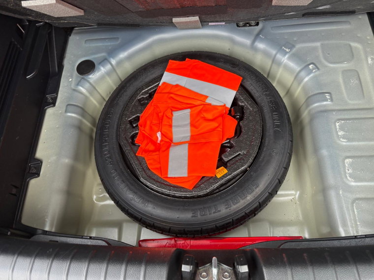 Vehicle Image 25