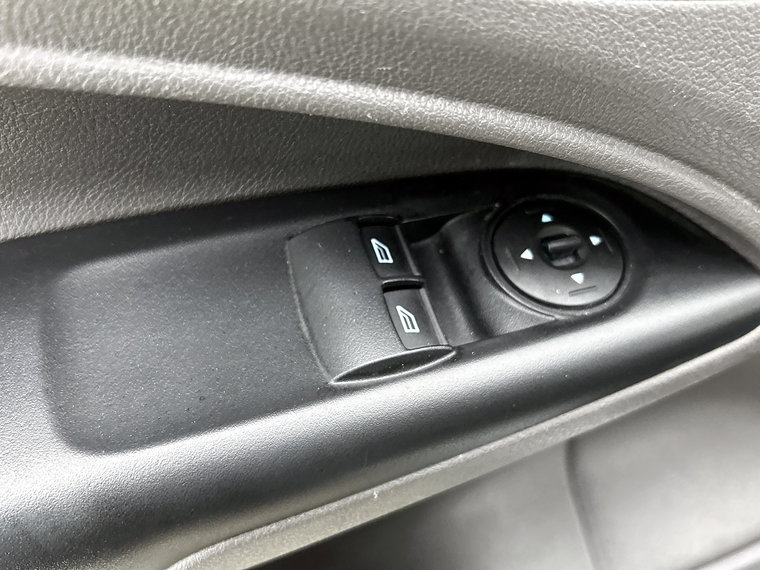 Vehicle Image 32