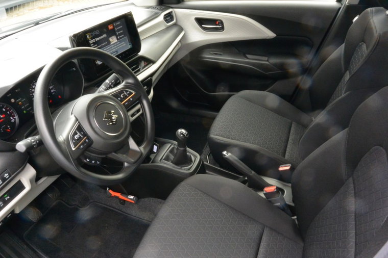 Vehicle Image 16