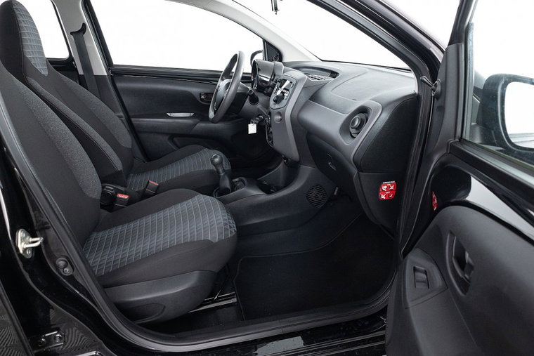 Vehicle Image 6