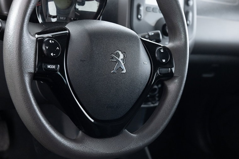 Vehicle Image 9