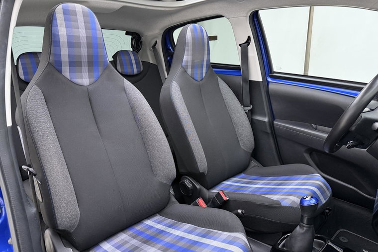 Vehicle Image 12