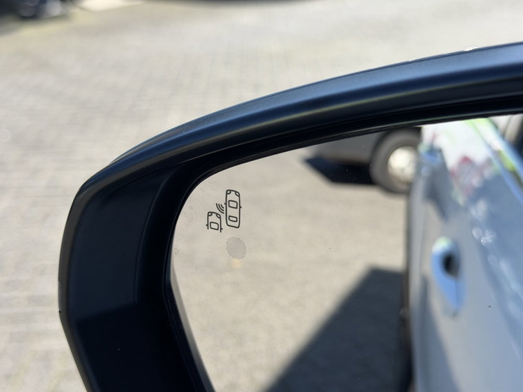 Vehicle Image 40