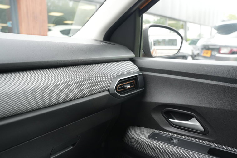Vehicle Image 35