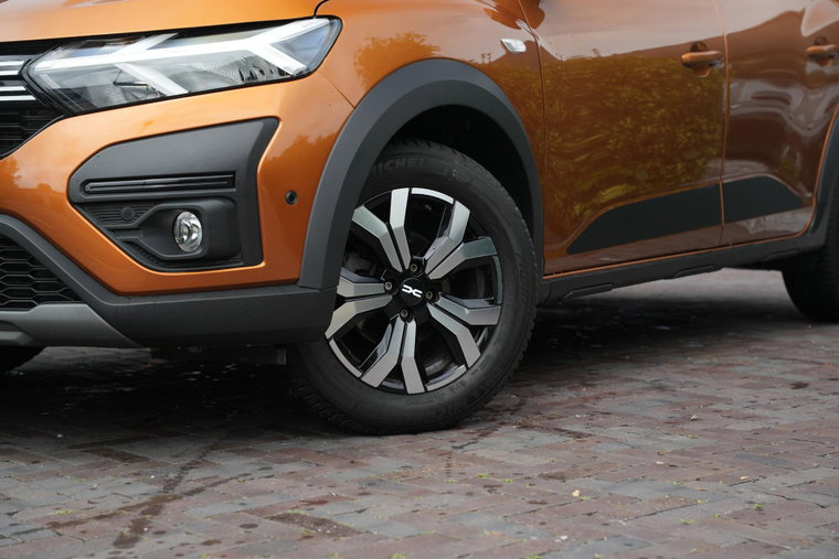 Vehicle Image 10