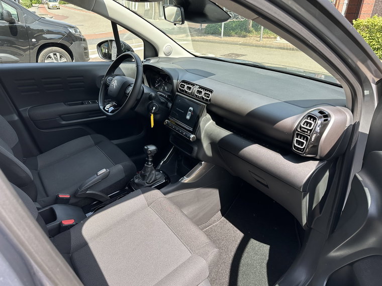 Vehicle Image 25