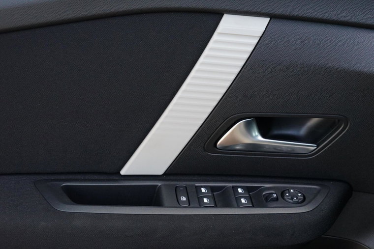 Vehicle Image 23