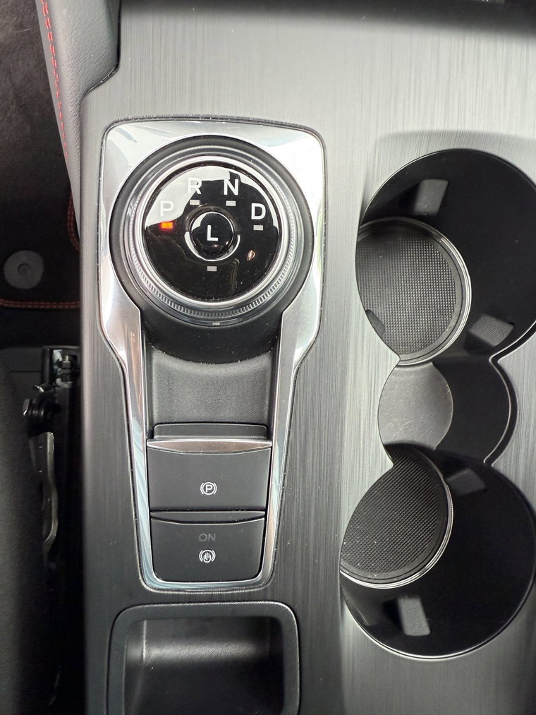 Vehicle Image 25