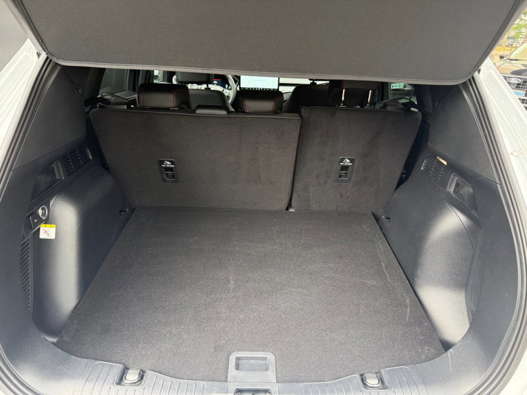 Vehicle Image 32