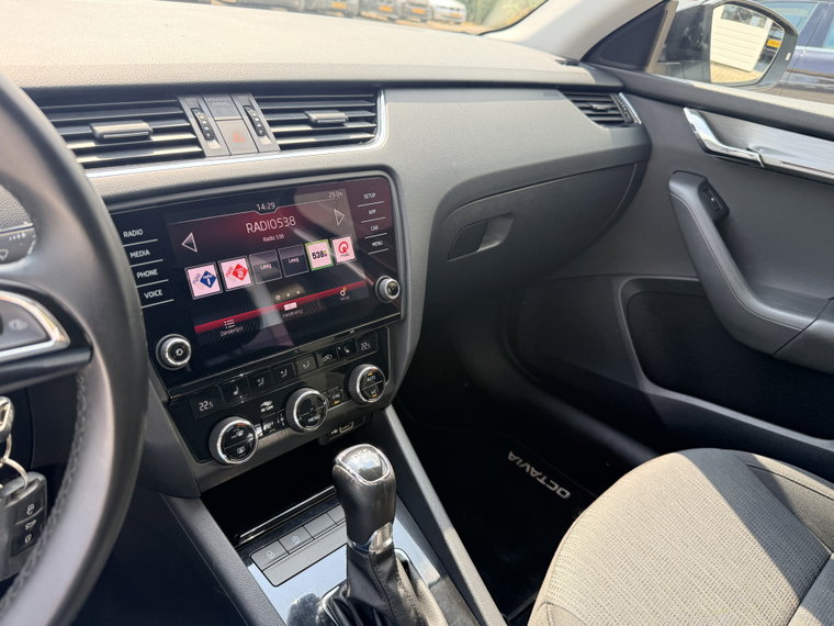 Vehicle Image 28
