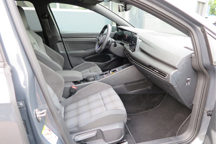 Vehicle Image 32