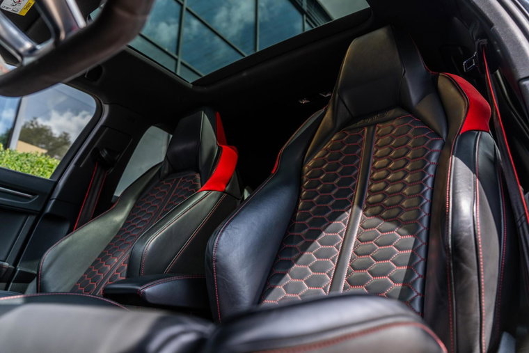 Vehicle Image 12