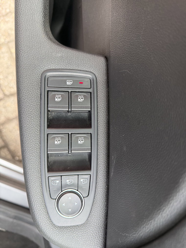 Vehicle Image 23
